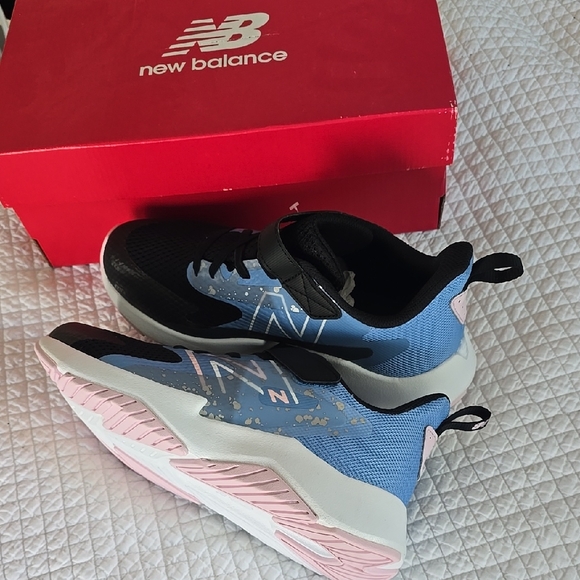 New Balance Rave Run V2 Bungee Lace With Top Strap Wide Shoes - Picture 3 of 13